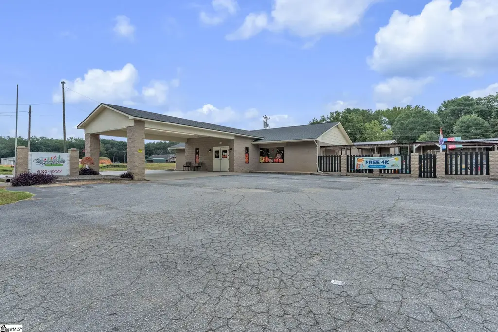 2885 Hwy 221 Highway, Laurens