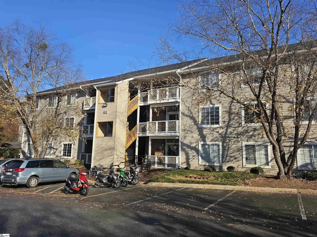 220 Elm Street Unit 104, Clemson
