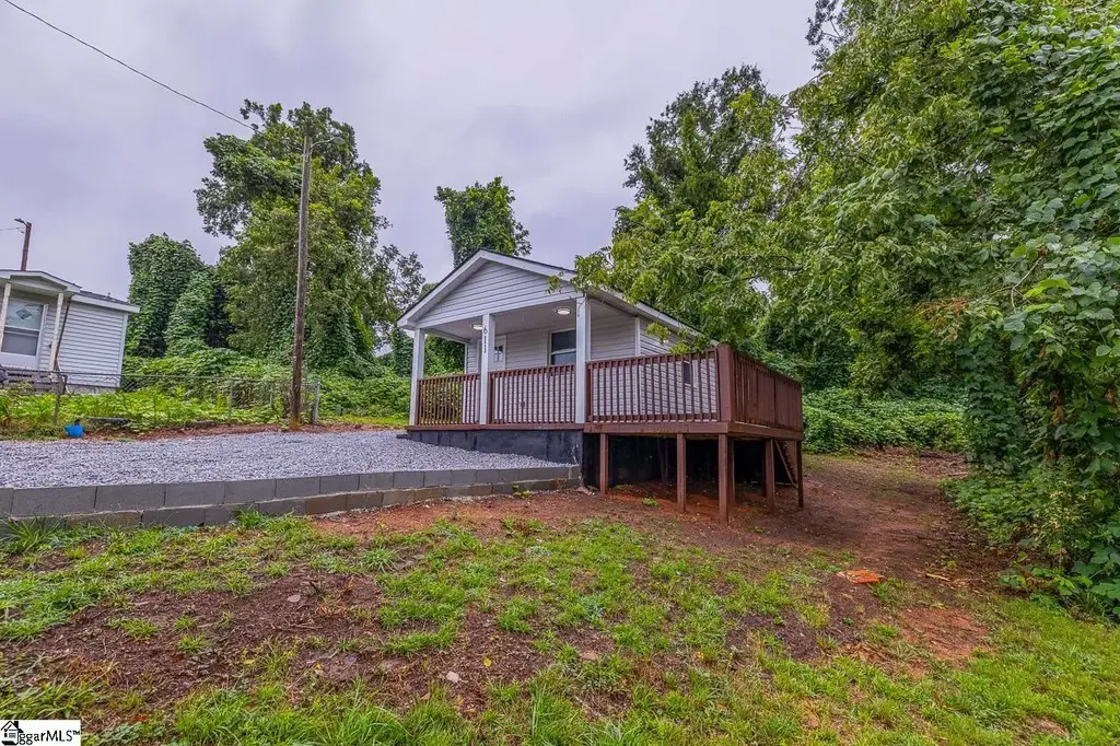 611 Hunters Court, Laurens