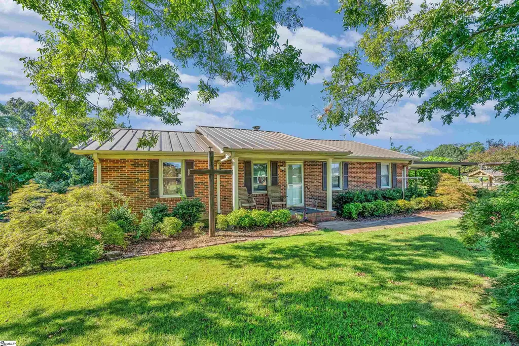 619 Foster Road, Williamston