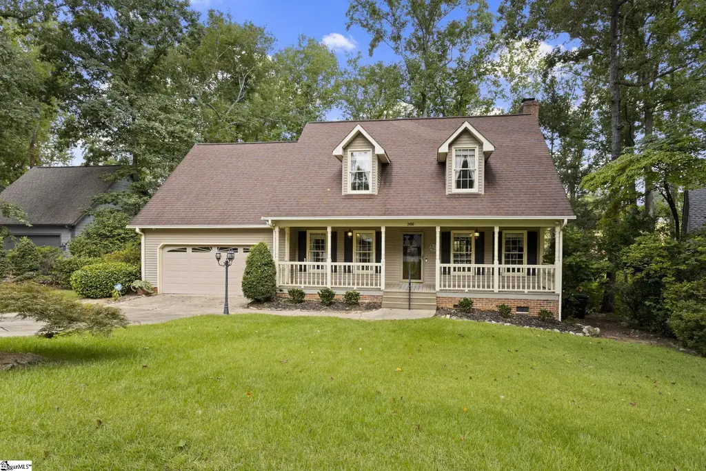305 Oak Brook Way, Taylors