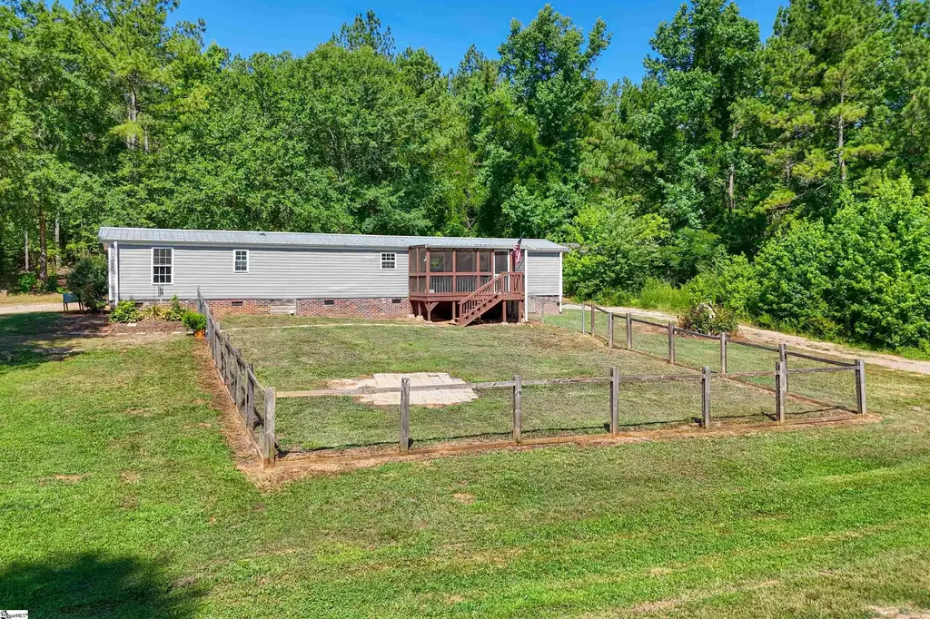 393 Country Estates Road, Fountain Inn