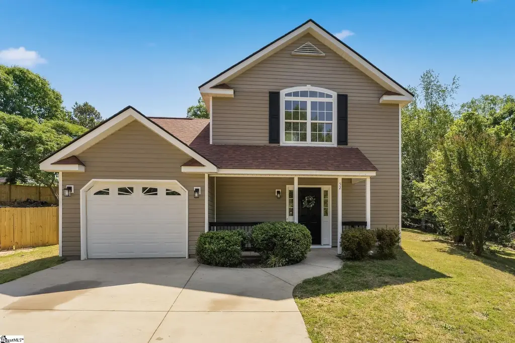 52 Uneeda Drive, Greenville