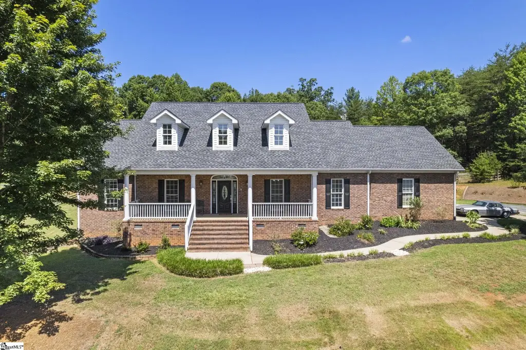 956 Laurelwood Way, Landrum