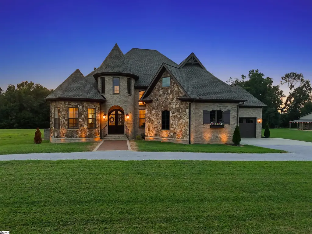1000 Apple Valley Road, Duncan
