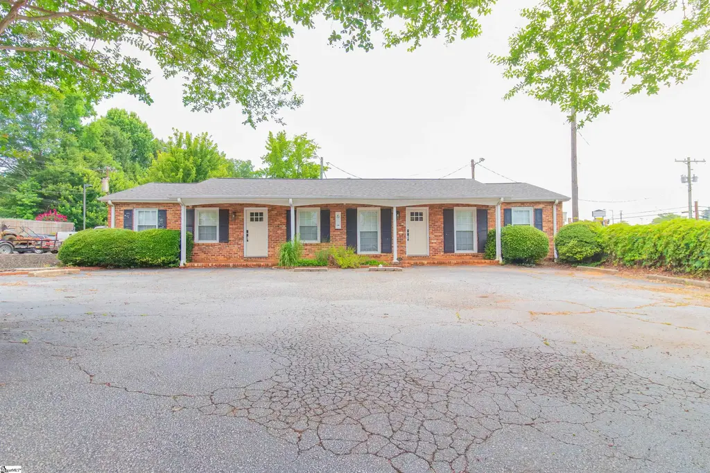 6 Brookside Circle, Greenville