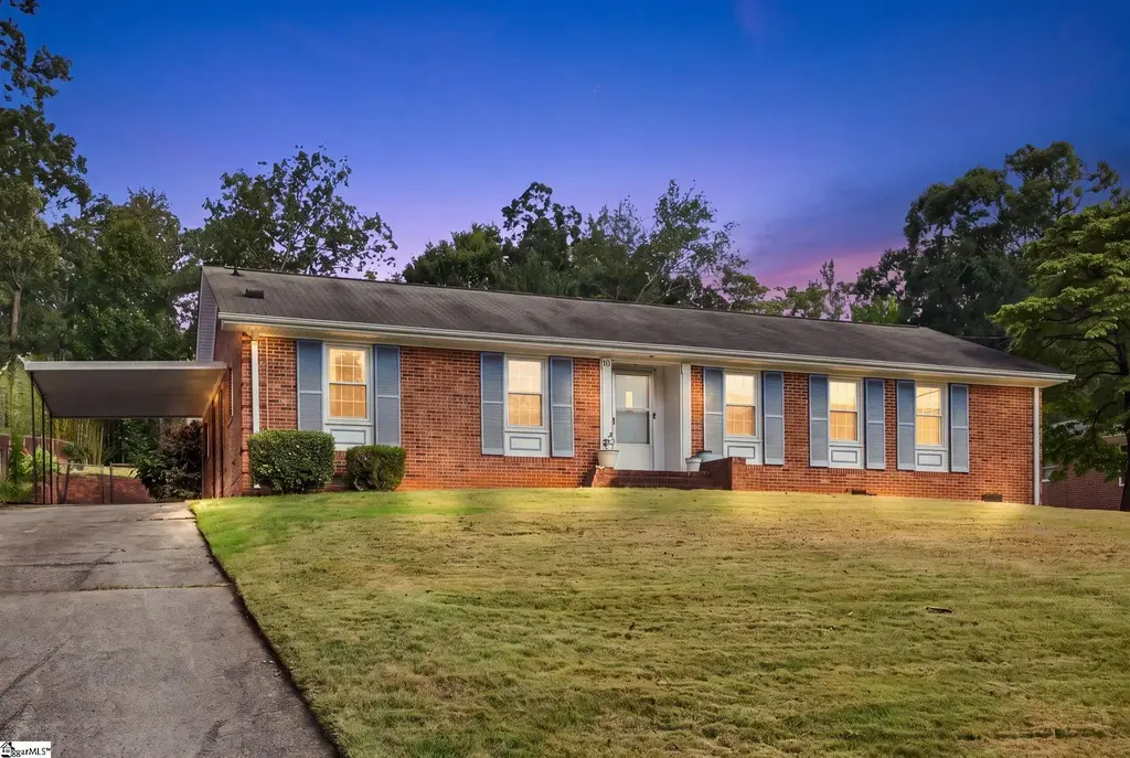 10 Arbutus Trail, Greenville