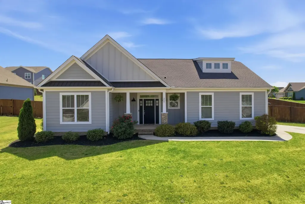 204 Claridge Way, Greer