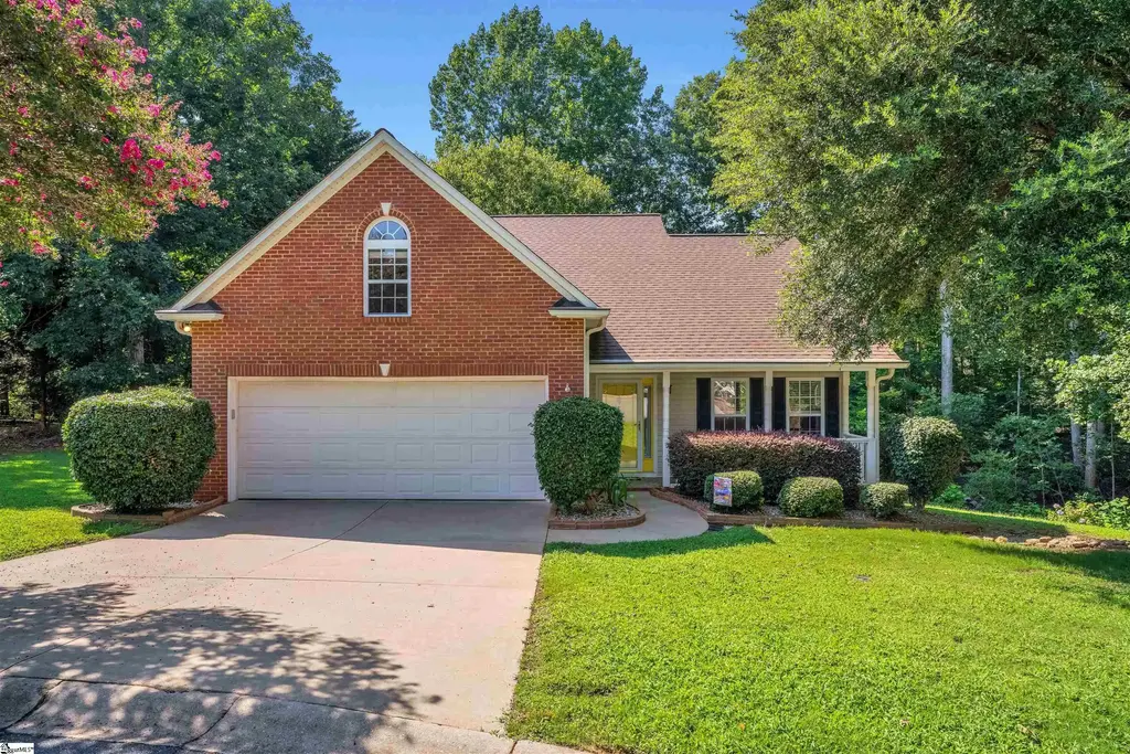 511 Shadetree Court, Moore