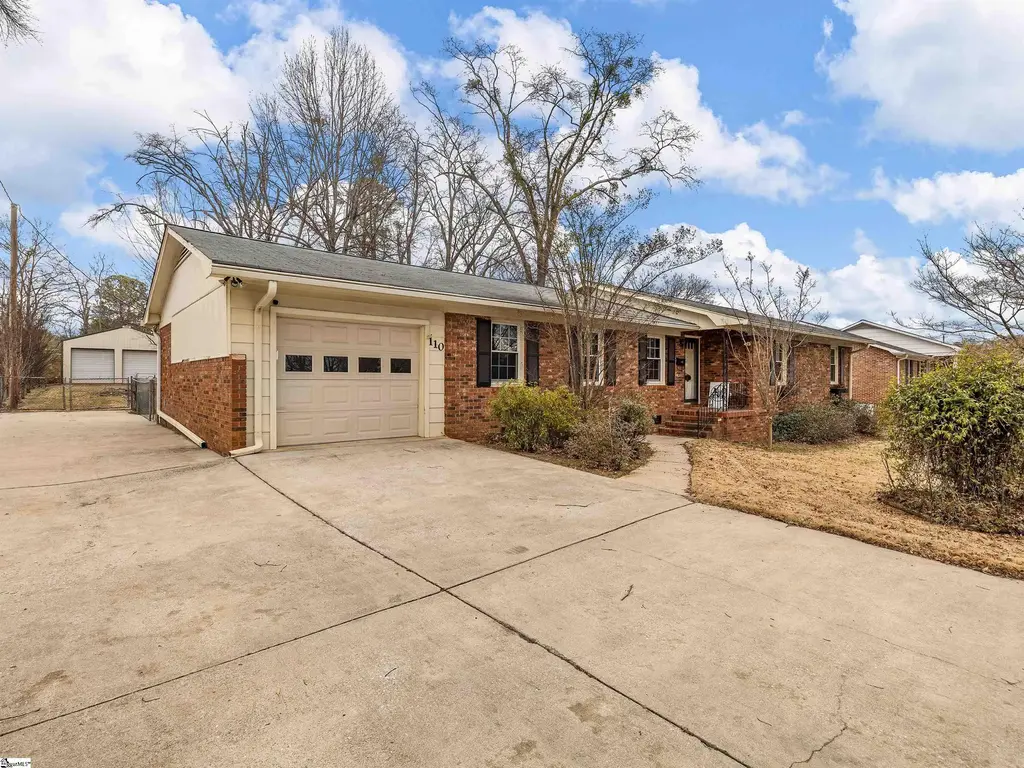 110 Ridgeway Road, Spartanburg