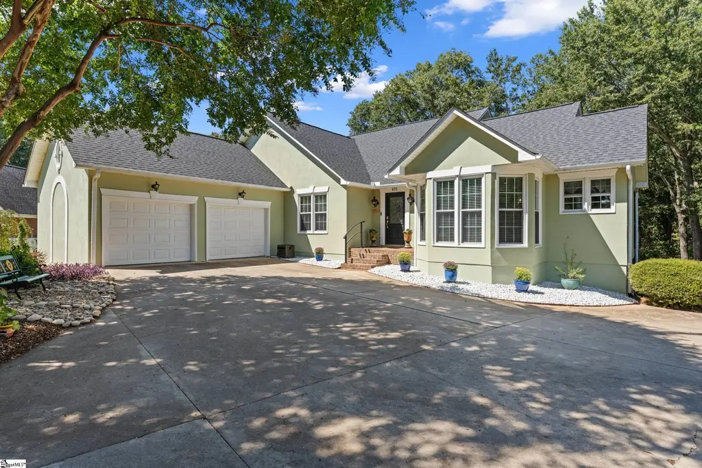 432 Thorn Meadow Lane, Boiling Springs