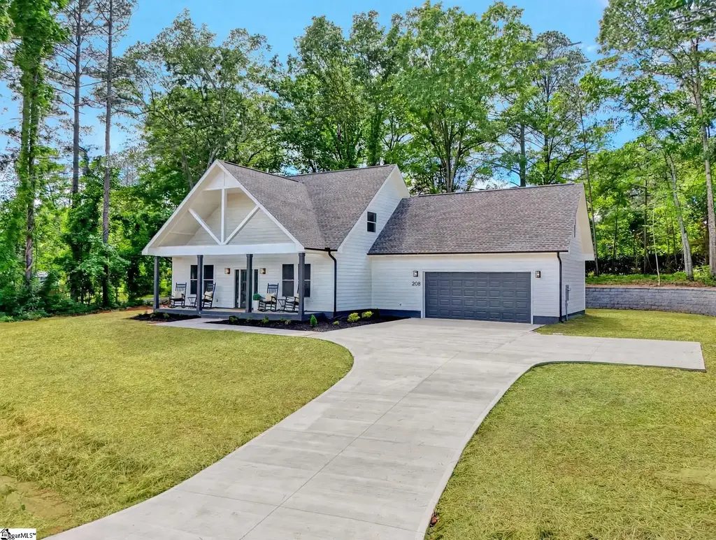 208 Pinehaven Street, Laurens