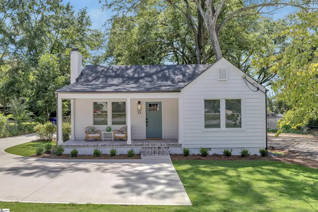 13 Pleasant Ridge Avenue, Greenville
