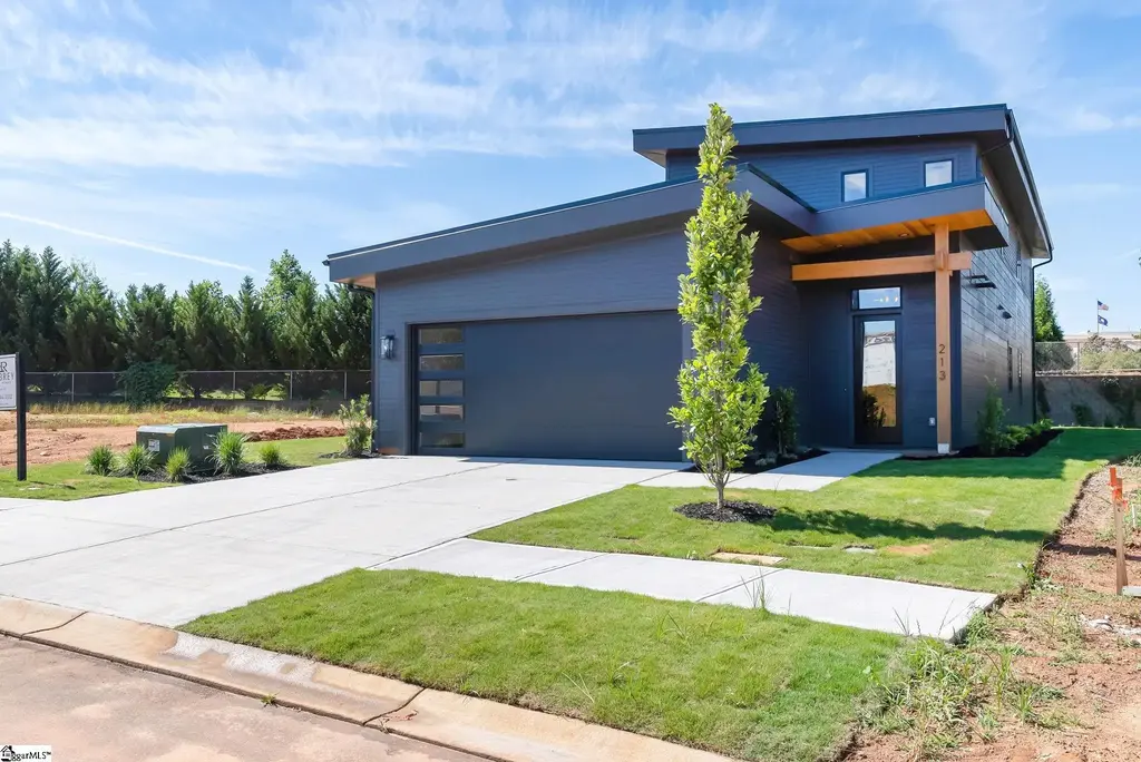 222 Refuge Drive, Travelers Rest