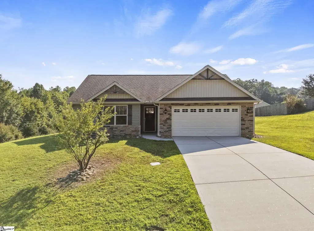 1 Hawkcrest Court, Travelers Rest
