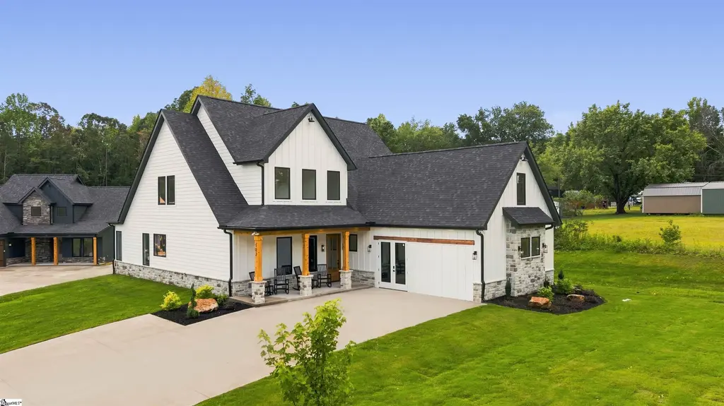 102 Joyful Court, Woodruff