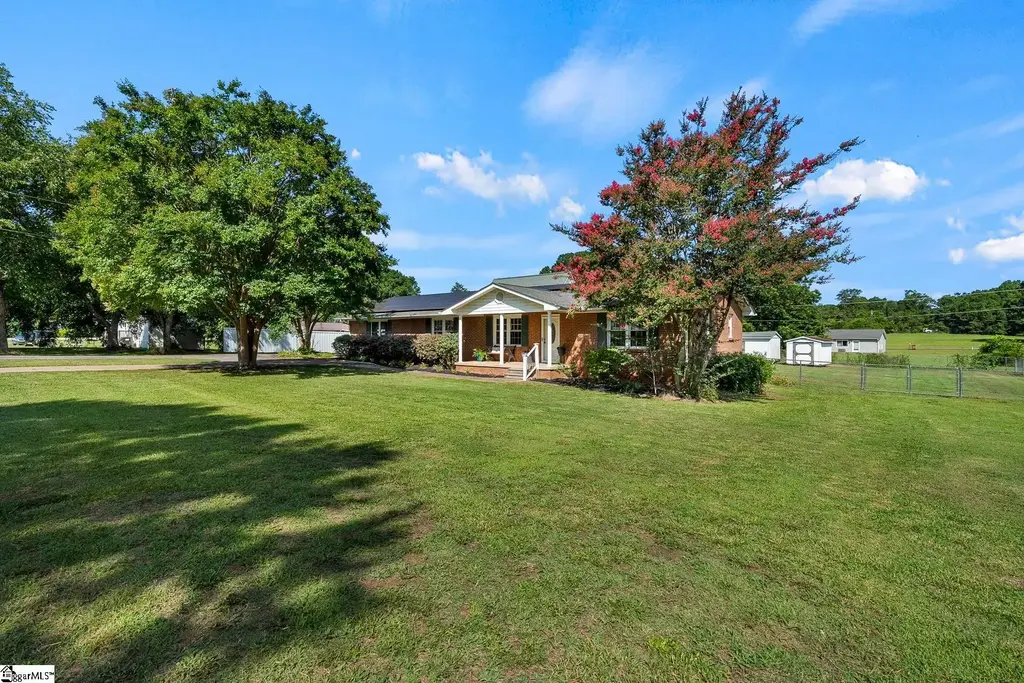 105 Lee Drive, Williamston