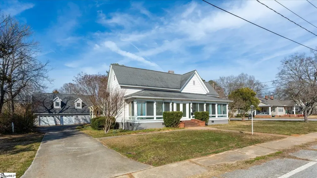 302 W Hampton Avenue, Honea Path