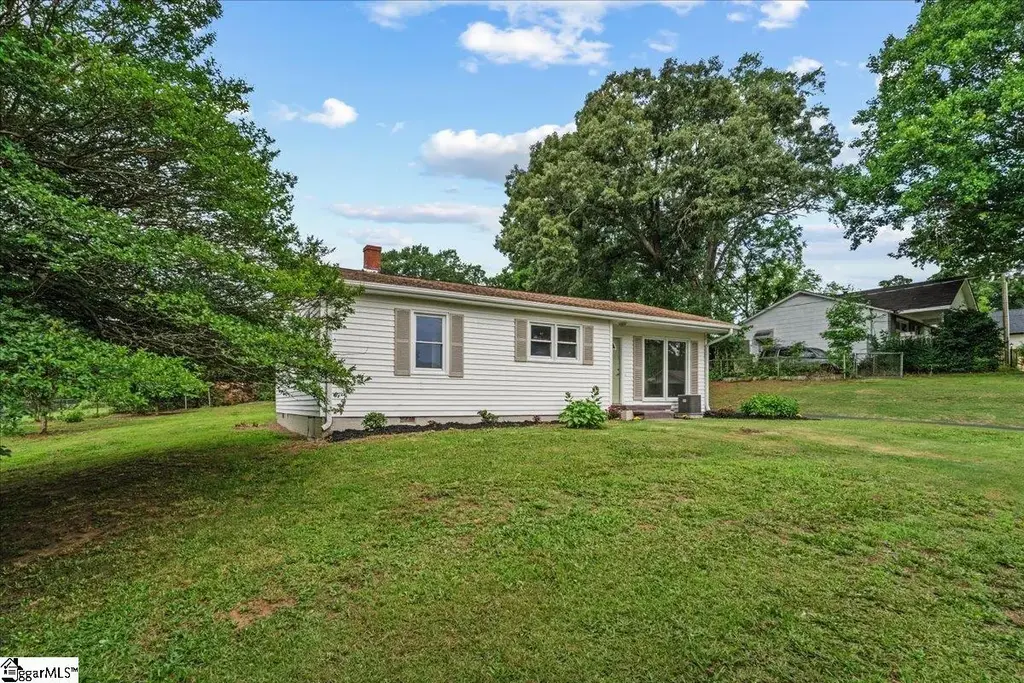 108 Valley Drive, Greer