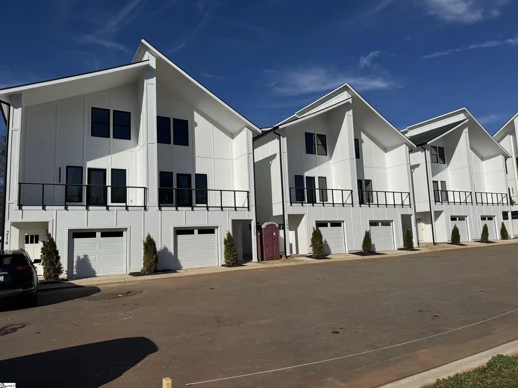 212 Ackert Way, Greenville
