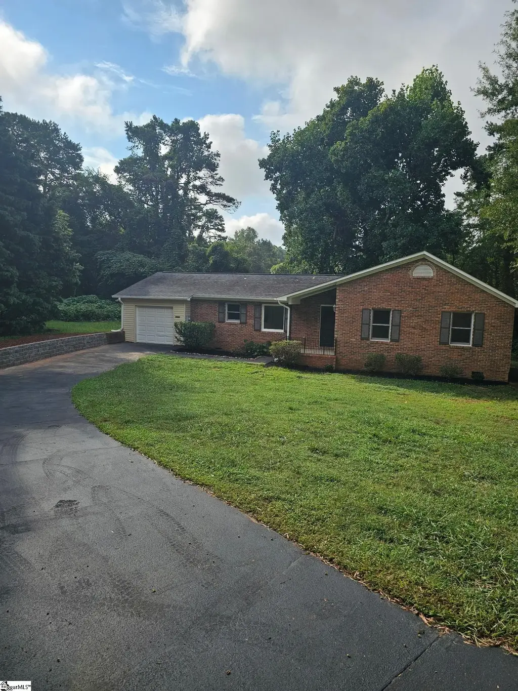 5041 Highway 221 Highway, Roebuck