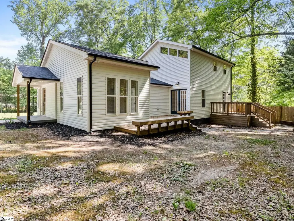 21298 E 76 Highway, Laurens