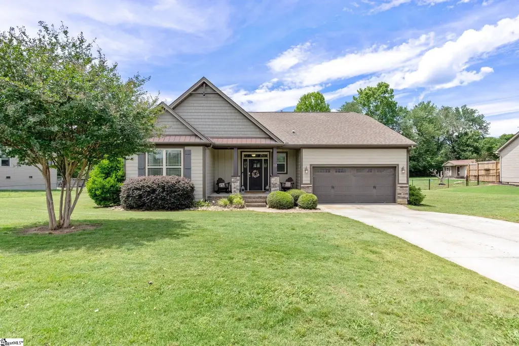112 Fox Farm Way, Greer