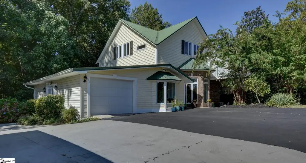 687 Burnt Tanyard Road, Salem