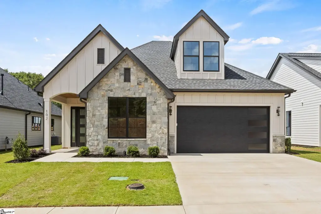 102 Adrian Way, Simpsonville