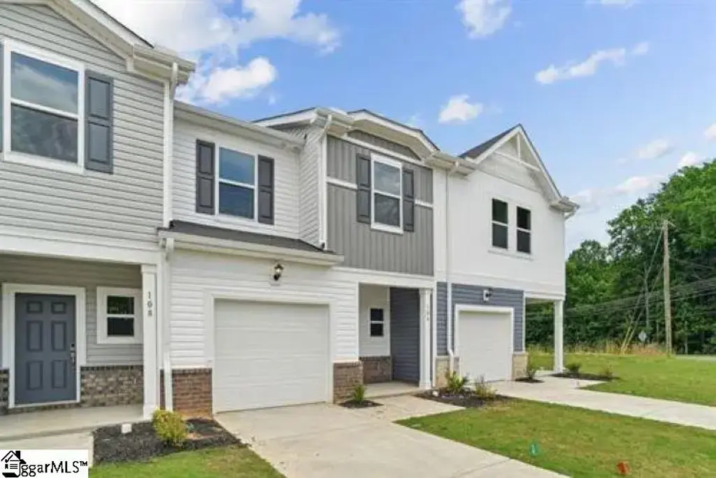 106 Gramercy Woods Lane, Fountain Inn