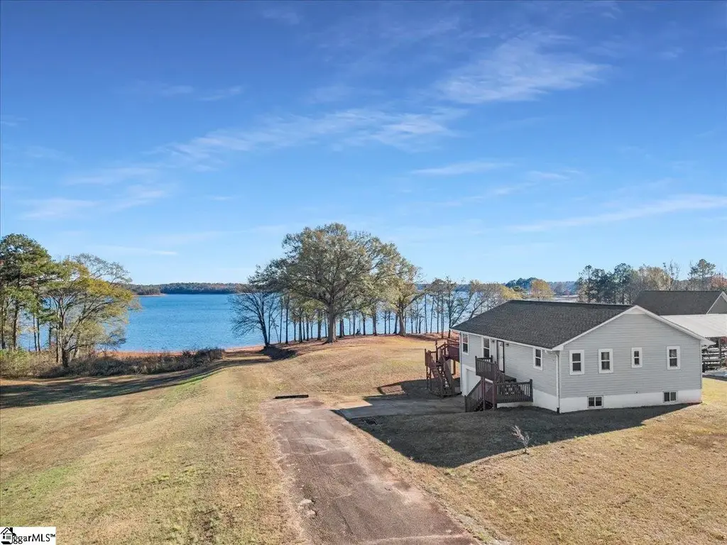 101 Windy Pt S, Townville