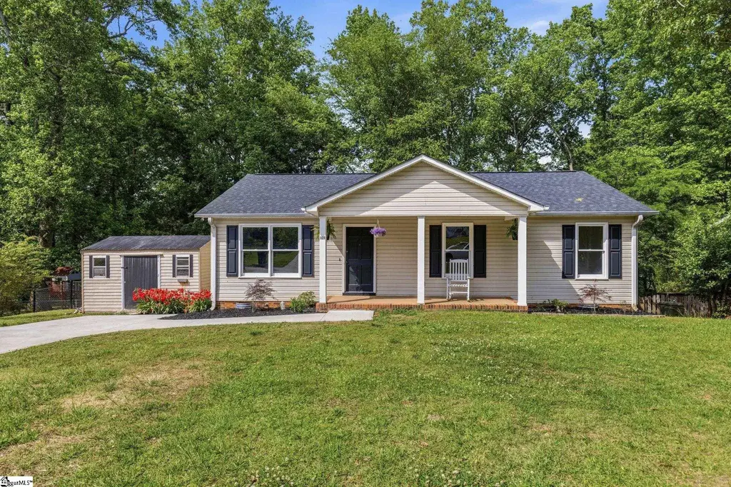 323 Pinonwood Drive, Simpsonville