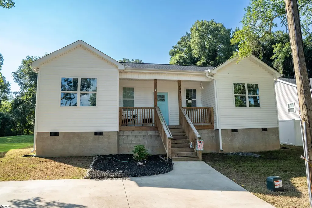 303 Saluda Street, Belton