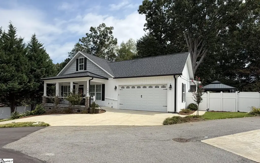 104 Cottage Way, Easley