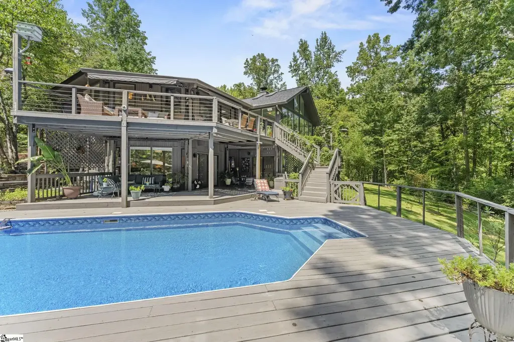 305 Raven Cliff Road, Cleveland