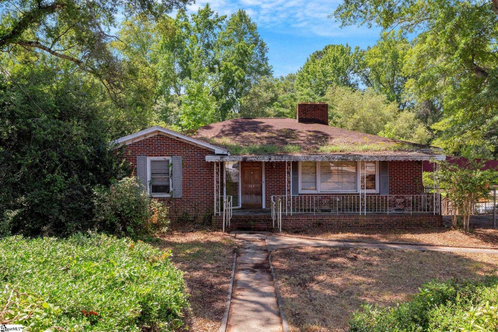 104 E Butler Road, Mauldin