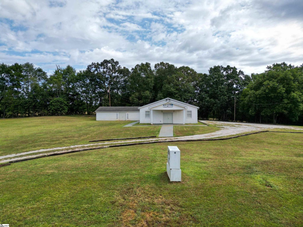 203 Ina Marie Lane, Pelzer