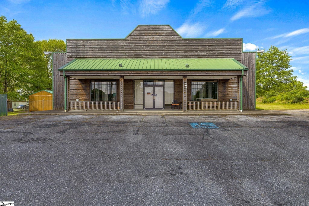 405 Pearman Dairy Road, Anderson