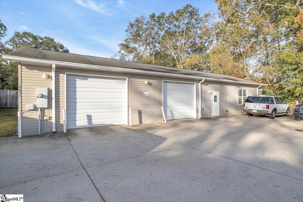 6035 White Horse Road, Greenville