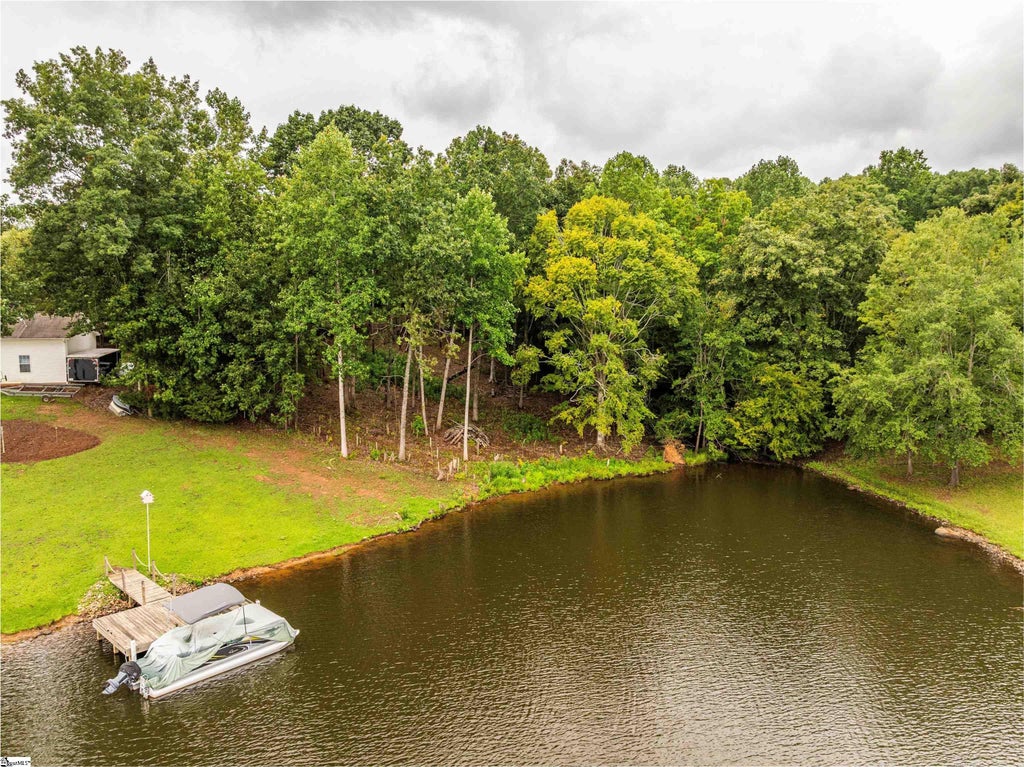 105 Bayview Court, Laurens