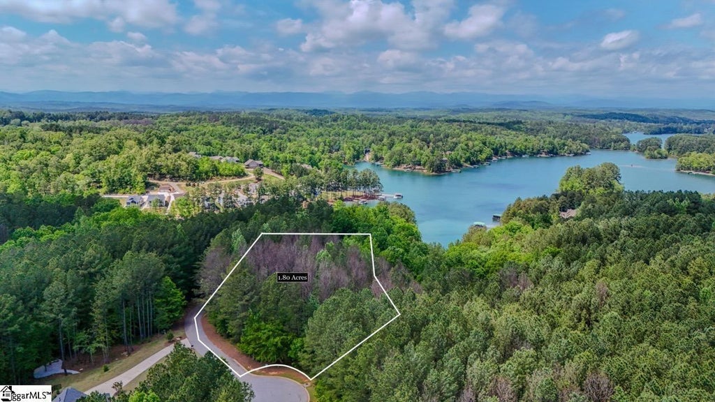 606 Highridge Drive, Seneca