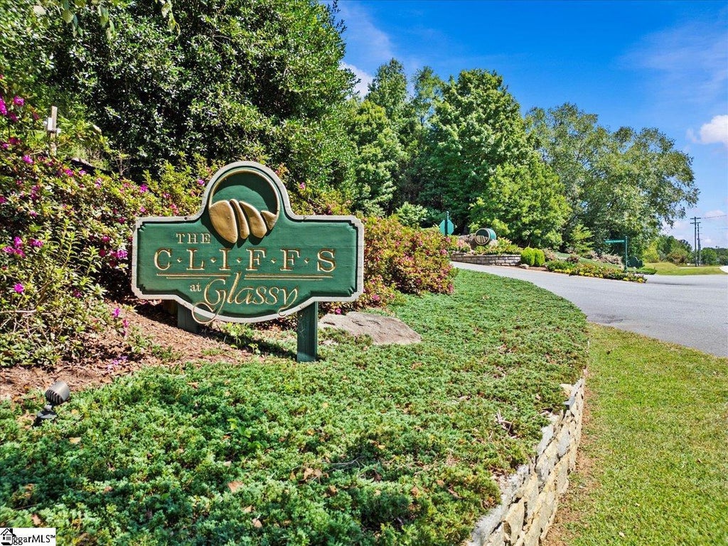 19 Grosbeak Way, Landrum