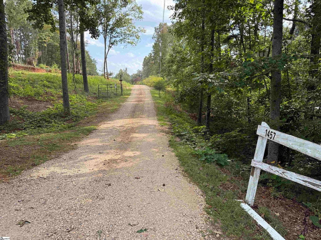 1457 Country Estates Road, Inman