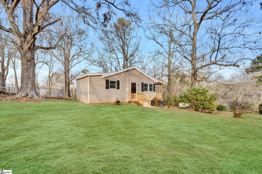 107 Bailey Circle, Clinton