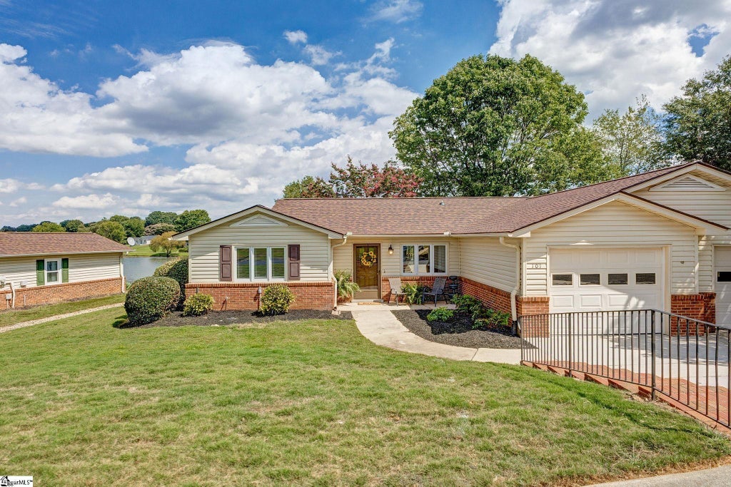 101 Lakeside Court, Greenville