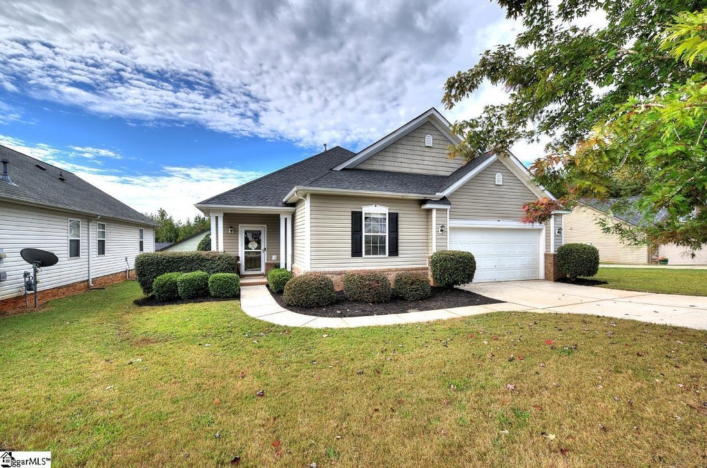 215 Reedy River Court, Roebuck