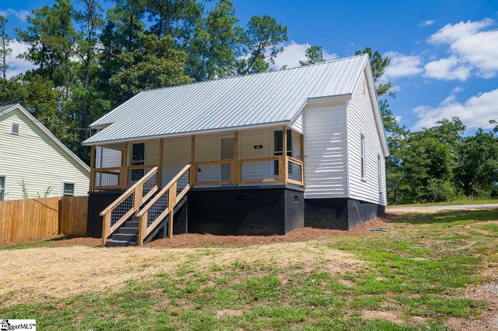 400 N Bell Street Extension, Clinton