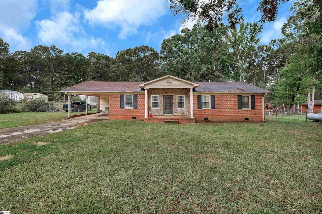 228 Hogg Road, Williamston