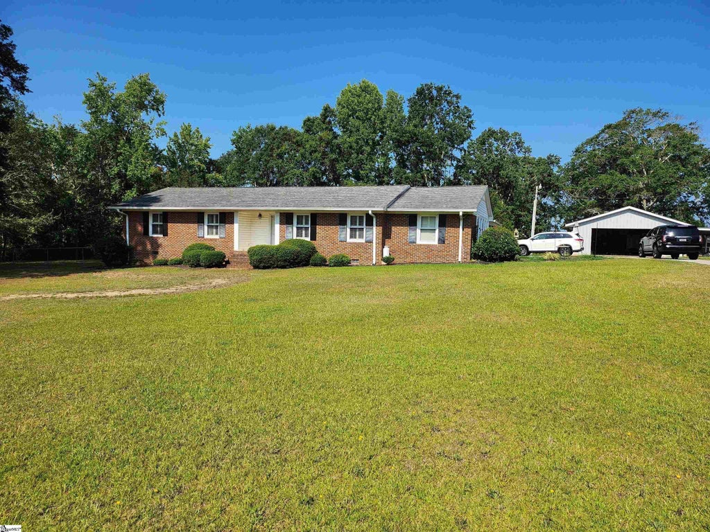 204 Ridge Drive, Laurens