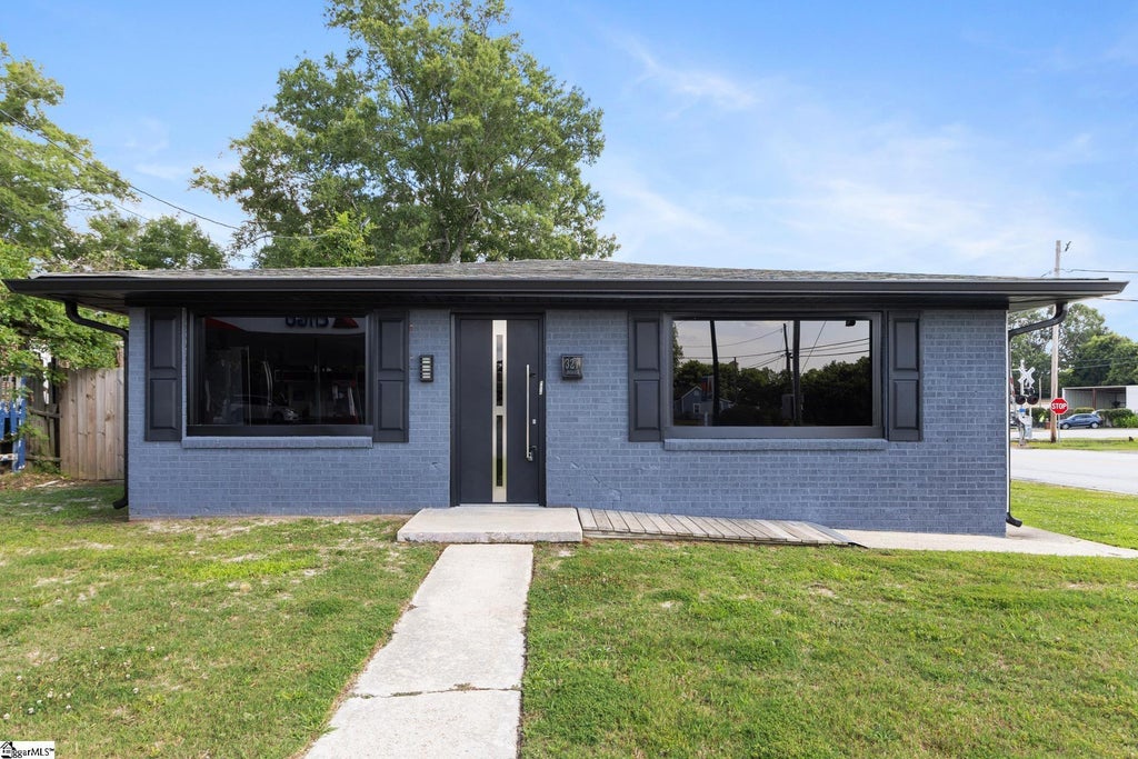 327 W Main Street, Clinton